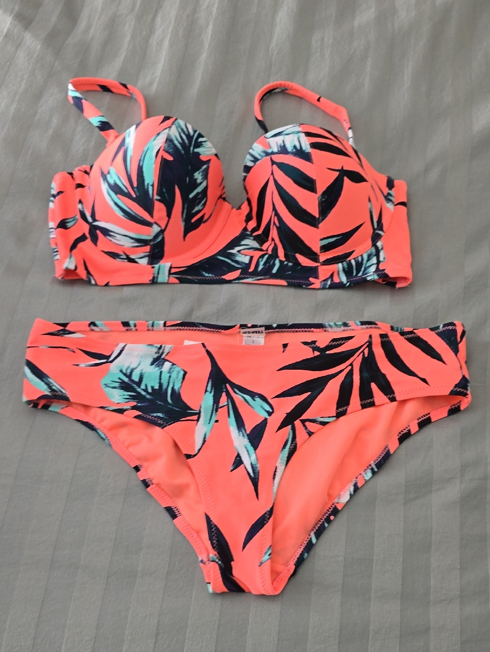 NWT Old Navy Large Underwire Bikini